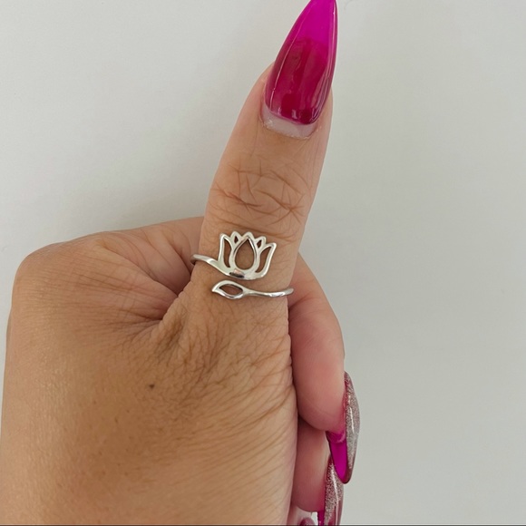 Sterling silver lotus ring, lotus flower ring, flower ring, silver lotus ring - Picture 3 of 11
